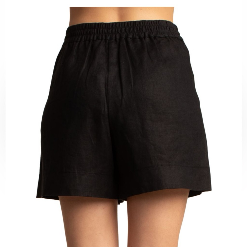 NWT Out of Office by Trina Turk Soothe Short in Black Linen. Size Large.